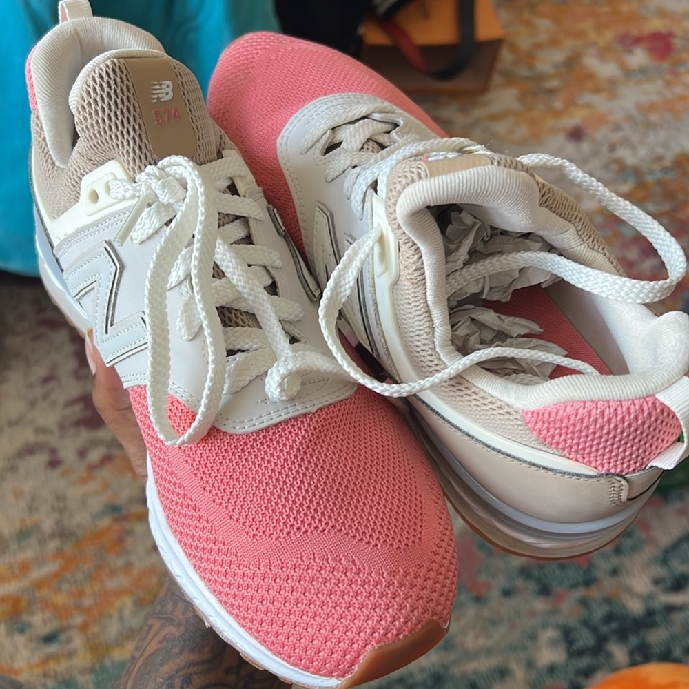 New Balance - Picture 3 of 5